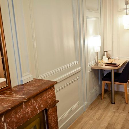 ליון Hotel Du Dauphin מראה חיצוני תמונה