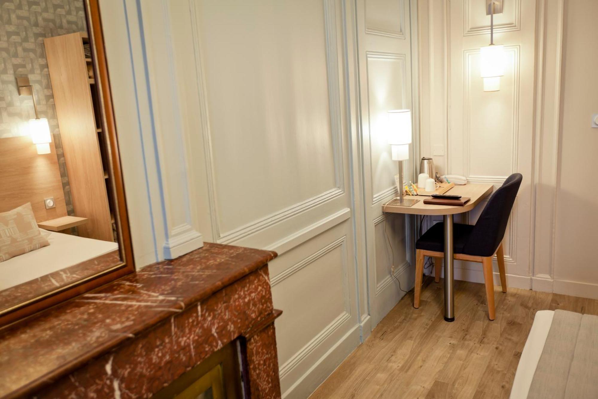 ליון Hotel Du Dauphin מראה חיצוני תמונה
